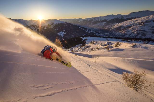 ⇒ Base Camp Lodge · Hotel Bourg-Saint-Maurice, snow